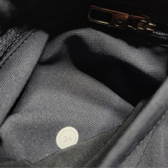 Lululemon Men’s ABC pant - Picture 9 of 9